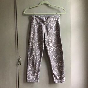 Lululemon White and Grey Flower Crop Legging